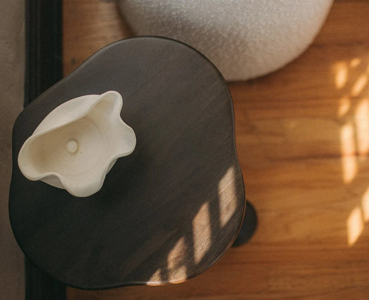 Relovi wellness sugaring studio in Pasadena — calm treatment room
